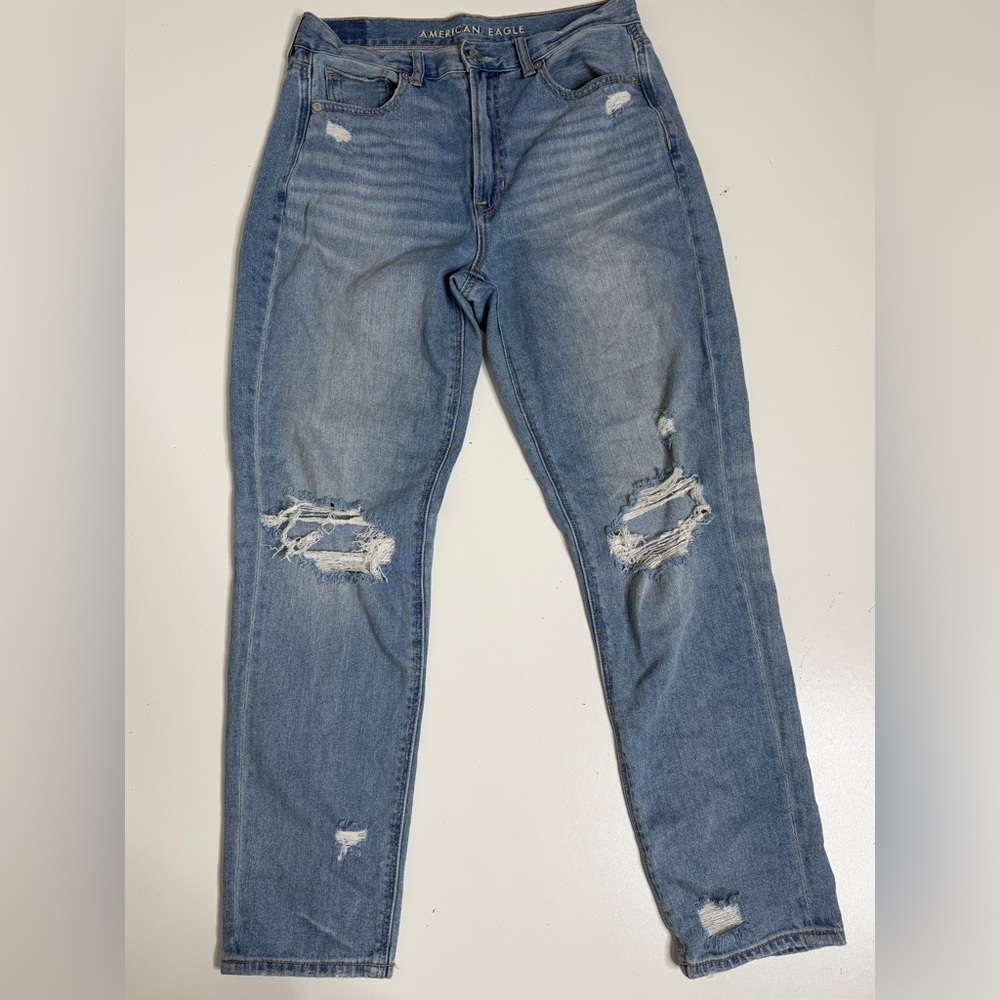 American eagle mom Jean distressed ripped size 6
